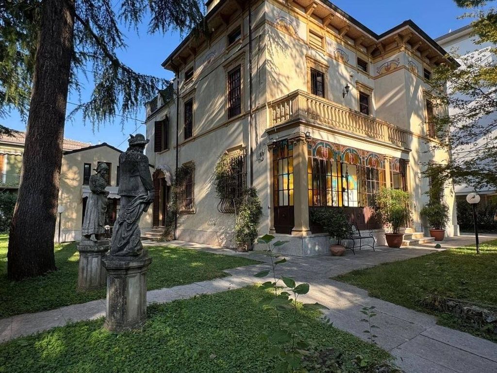 7 bedroom luxury Villa for sale in Via della Pace, 5, Verona, Veneto
