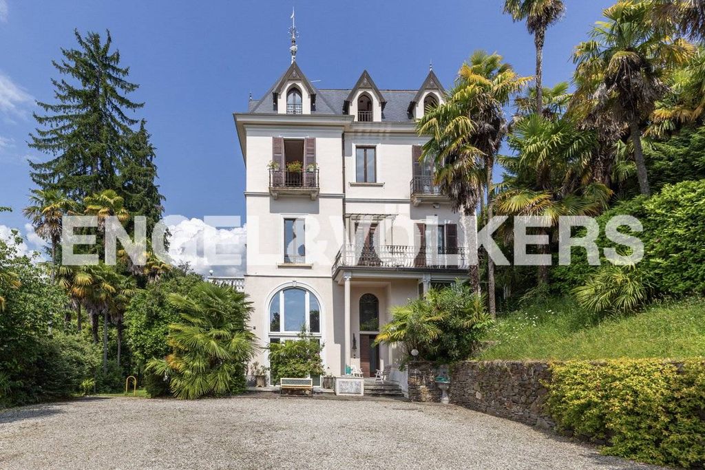 Villa di 800 mq in vendita Via Lugano, Luino, Varese, Lombardia
