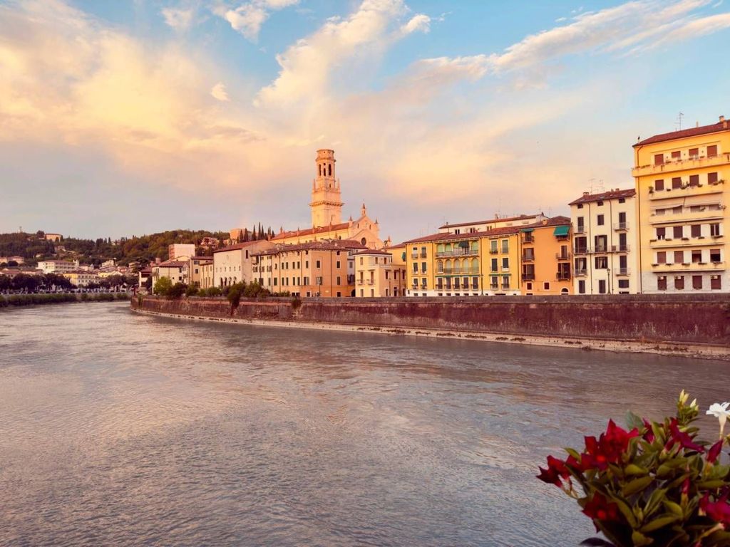 5 room luxury Apartment for sale in Lungadige Riva Battello, Verona, Veneto