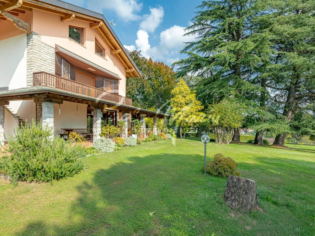 Prestigiosa villa di 503 mq in vendita Via Monte Castello, 2, Capiago-Intimiano-Olmeda, Lombardia