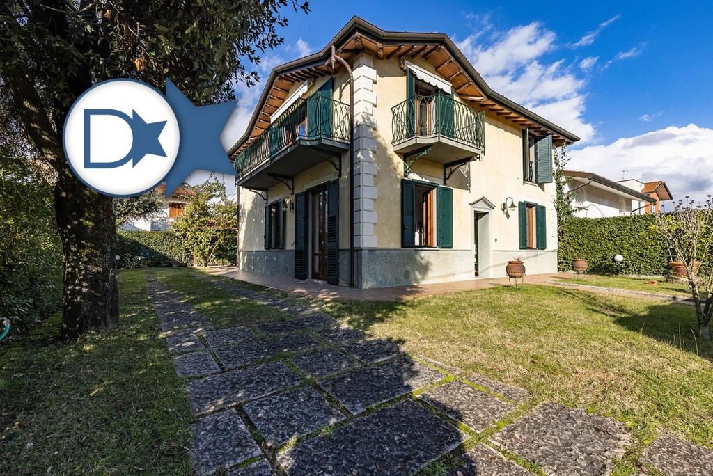 Villa di 200 mq in vendita Via Alessandro Manzoni, 59, Pietrasanta, Lucca, Toscana