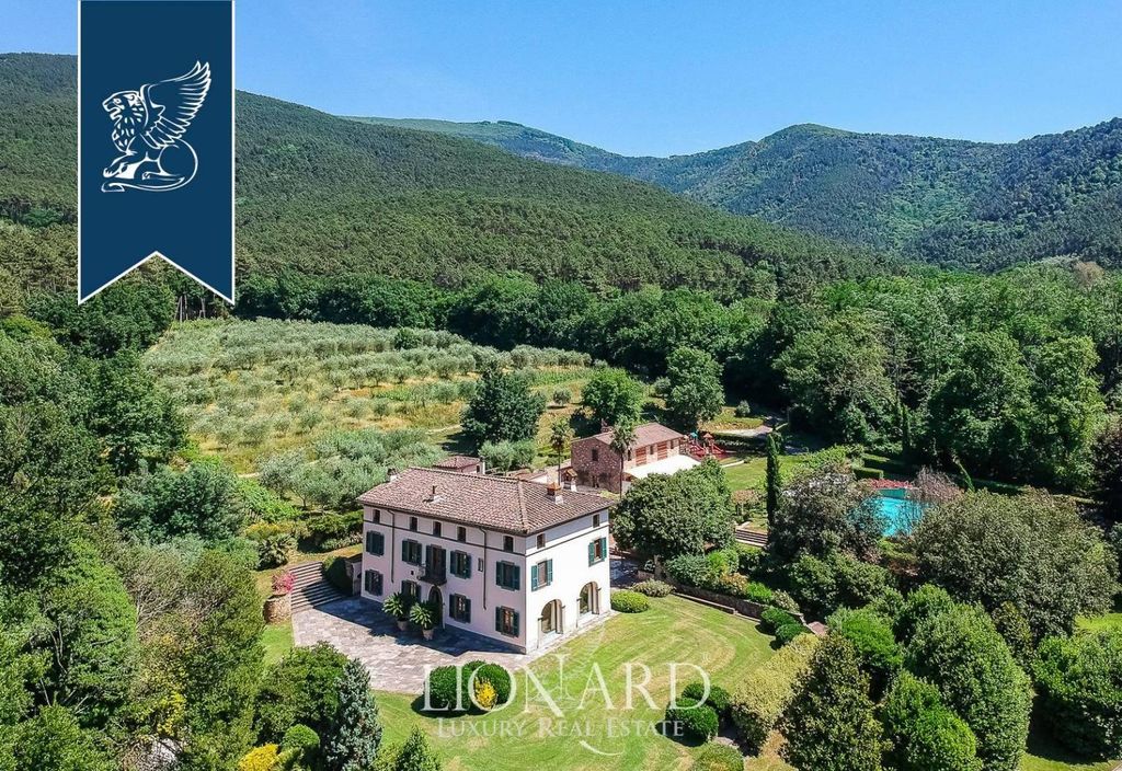 Villa di 900 mq in vendita Lucca, Italia