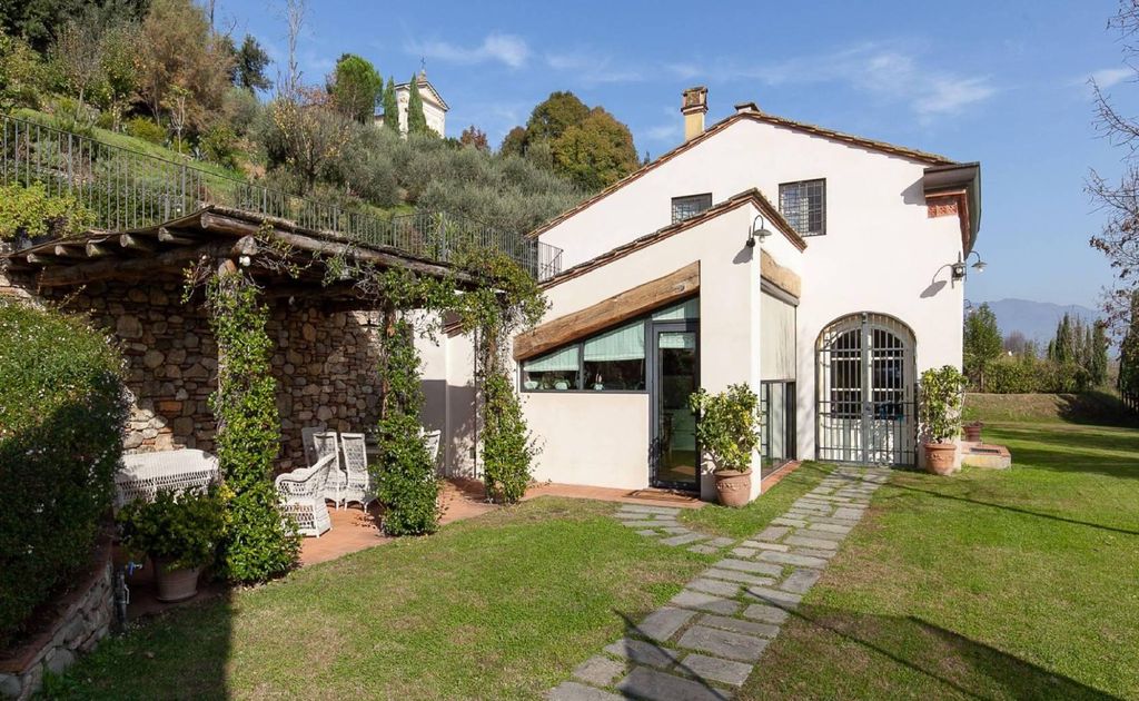 Esclusiva villa di 290 mq in vendita Strada Provinciale Francigena, Lucca, Toscana