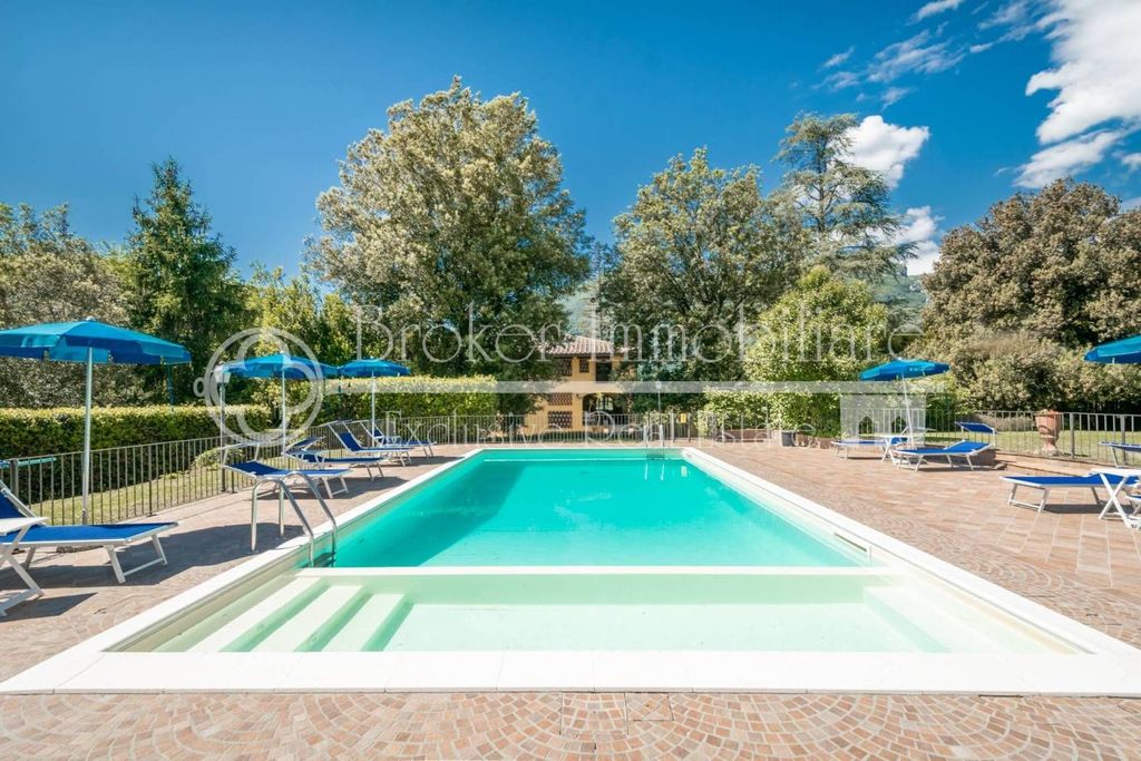 Prestigiosa villa di 350 mq in vendita, Via del Boscaccio, Camaiore, Toscana