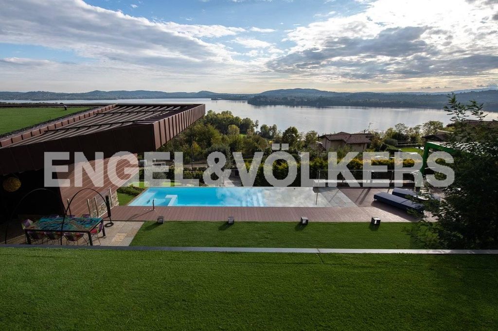 Prestigiosa villa di 525 mq in vendita Via Piave, Gavirate, Lombardia
