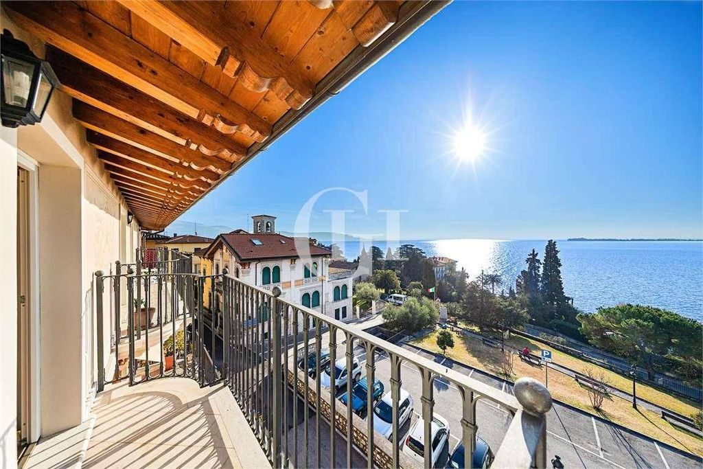 4 room luxury Apartment for sale in Via Cipani Gian Battista, Gardone