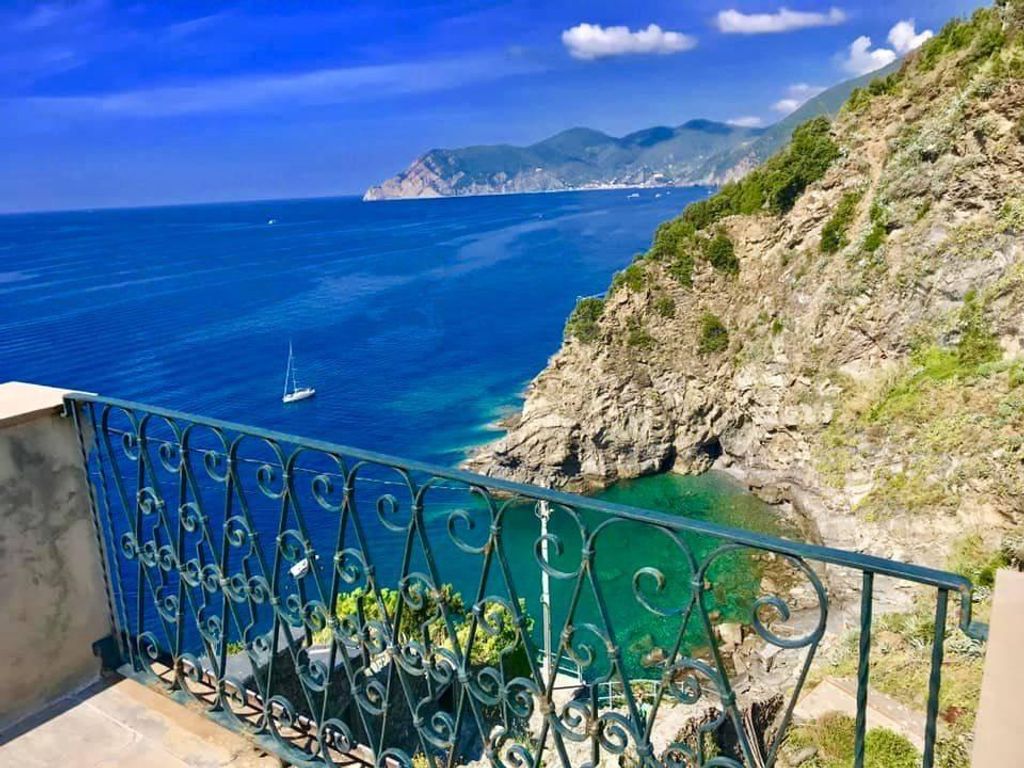 Exclusive country house for sale in Via alla Battirinara Marina