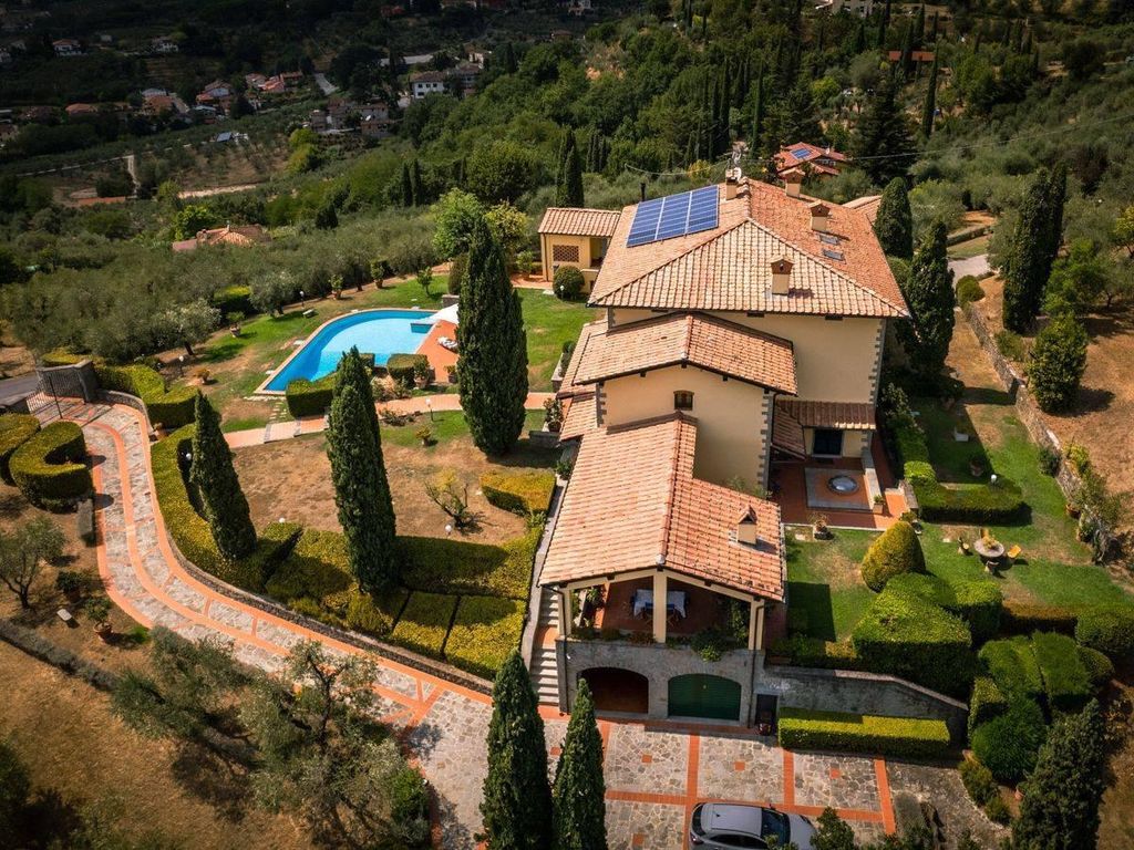 Villa in vendita Via Cristoforo Colombo, 26, Massa e Cozzile, Toscana