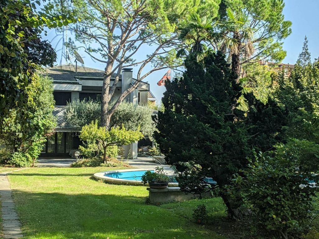 Esclusiva villa in vendita Via Sant'Ambrogio, Paderno Dugnano, Milano, Lombardia