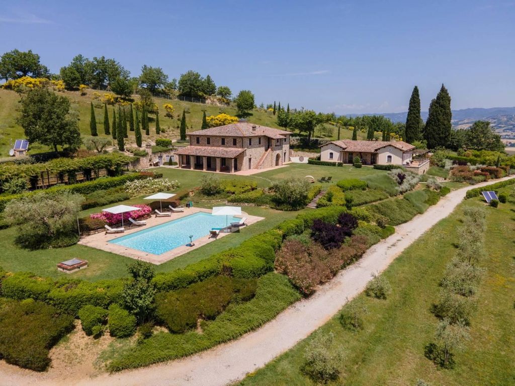 6 bedroom exclusive country house for sale in Strada Dello Spinale