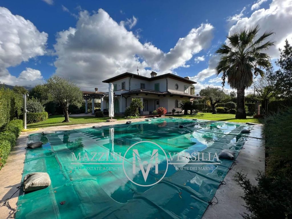 Prestigiosa villa di 500 mq in vendita, Via Alessandro Volta, 91, Forte dei Marmi, Lucca, Toscana