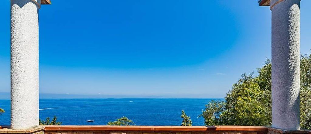 Prestigiosa villa in vendita Via di Grotta Azzurra, Anacapri, Napoli, Campania