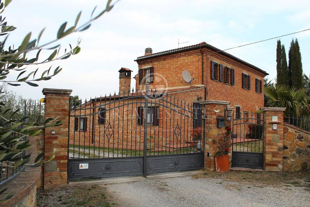 Lussuoso casale in vendita Torrita di Siena, Italia