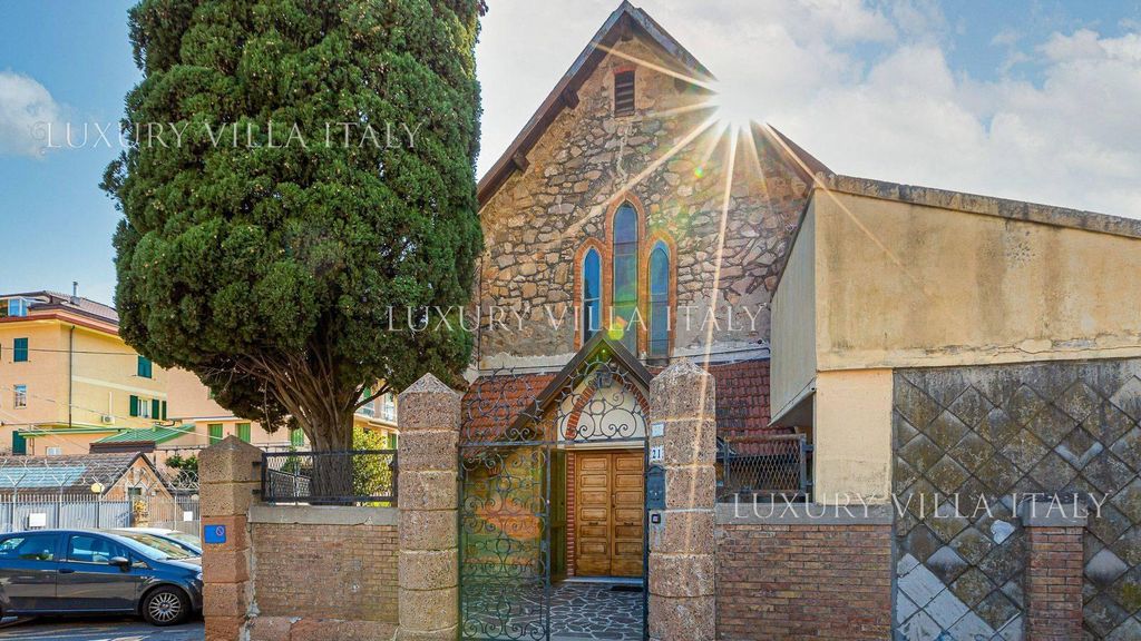 5 room luxury Villa for sale in Viale Gibb, 21, Alassio, Provincia di