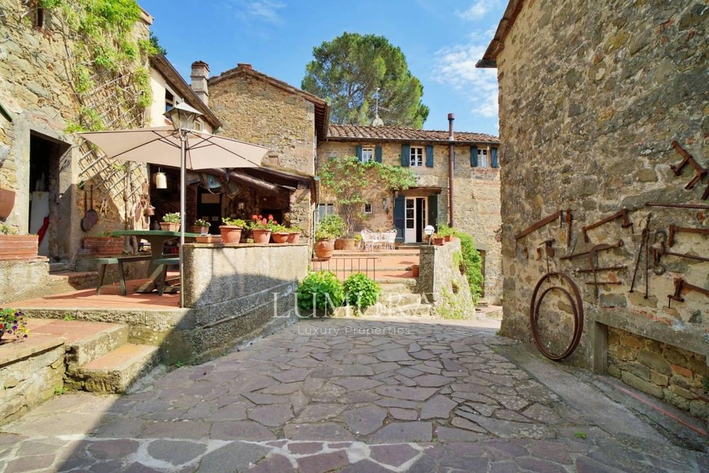 Lussuoso casale in vendita Via di Sant'Alessio, Lucca, Toscana