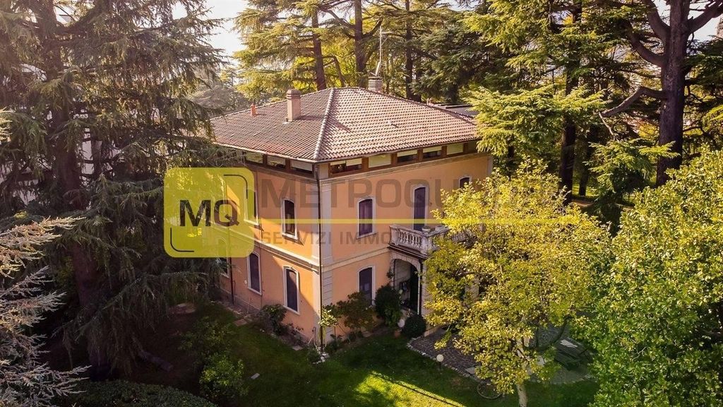 Prestigiosa villa di 641 mq in vendita Lecco, Italia