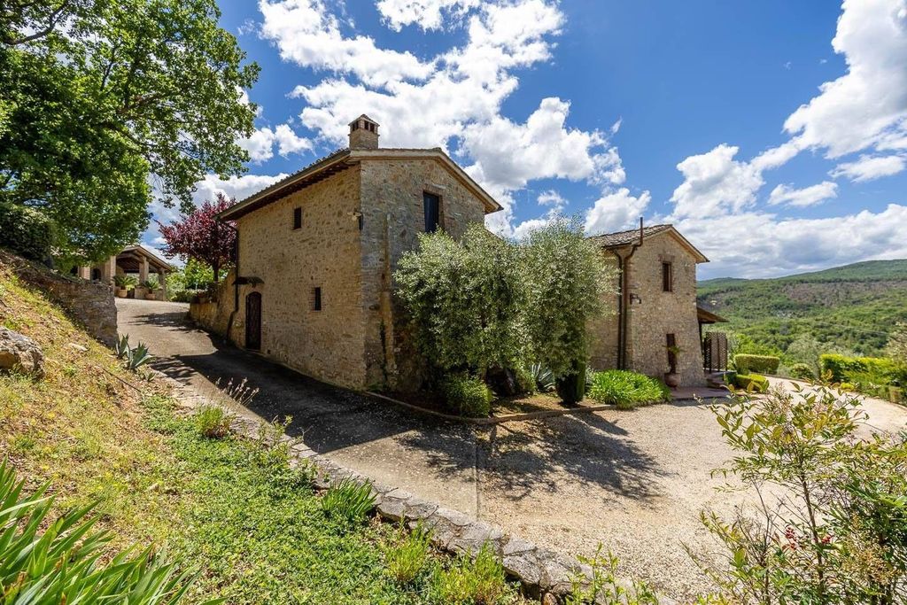 Ферма 961 м2 в продажа - Casole d Elsa, Италия
