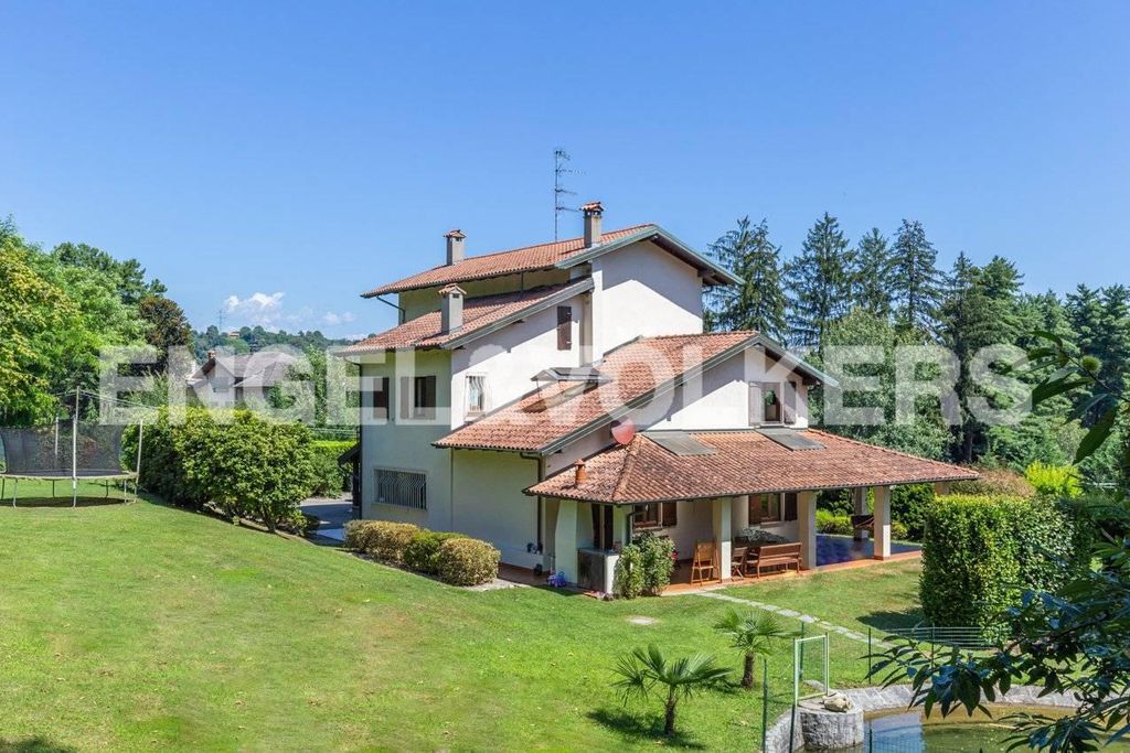 Prestigiosa villa di 350 mq in vendita, Via Oleggio Castello, 29, Arona, Novara, Piemonte