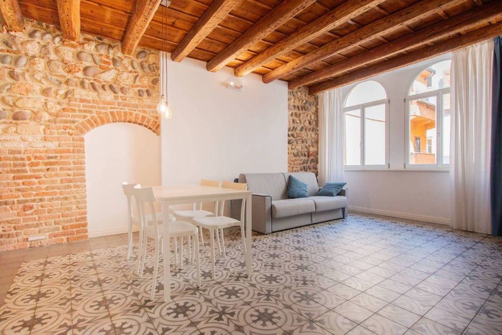 Luxury House for sale in Verona, Veneto
