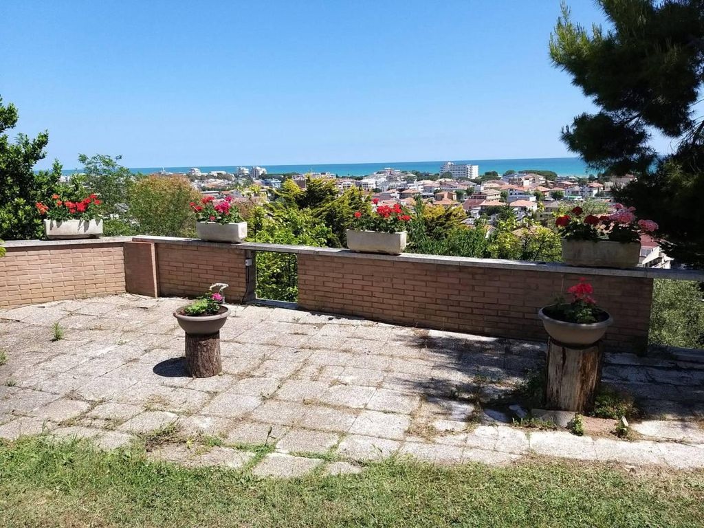 Prestigiosa villa di 613 mq in vendita, Via Montello, Giulianova, Abruzzo