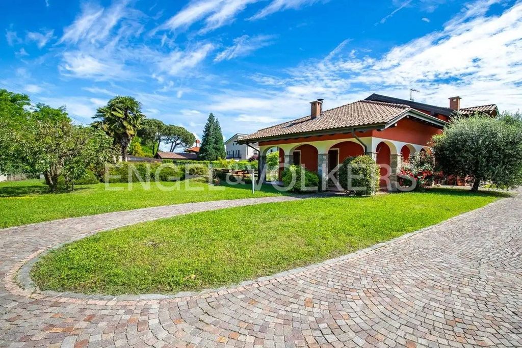 Prestigiosa villa di 350 mq in affitto, Via Giovanni Pascoli, 5, Dormelletto, Piemonte