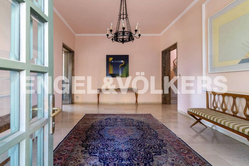 Prestigiosa villa di 859 mq in vendita, Via Torino, Busto Arsizio, Lombardia