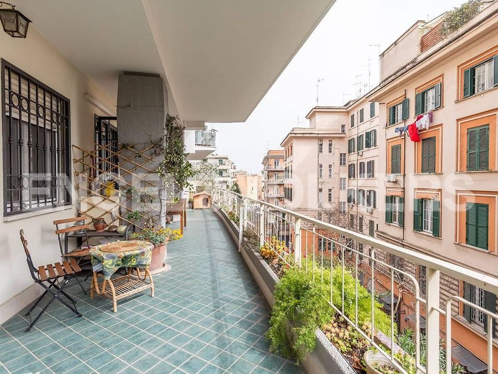 Prestigioso appartamento in vendita Via Dandolo, Roma, Lazio