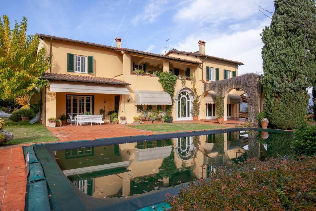 Villa in vendita Via di Sant'Alessio, Lucca, Toscana