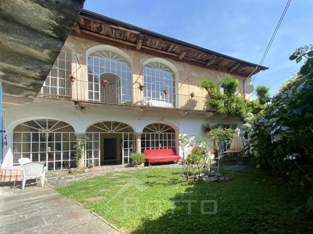 Prestigiosa villa di 800 mq in vendita via Zanoni 12, Ameno, Novara, Piemonte