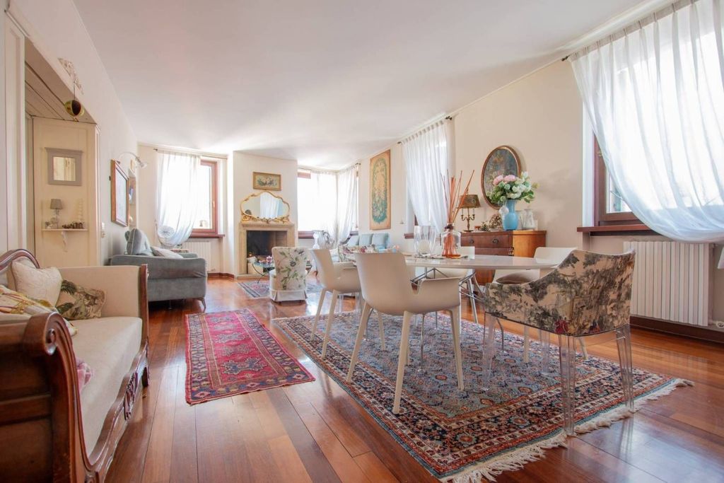 4 bedroom luxury Apartment for sale in Via Daniele Manin, Verona, Veneto