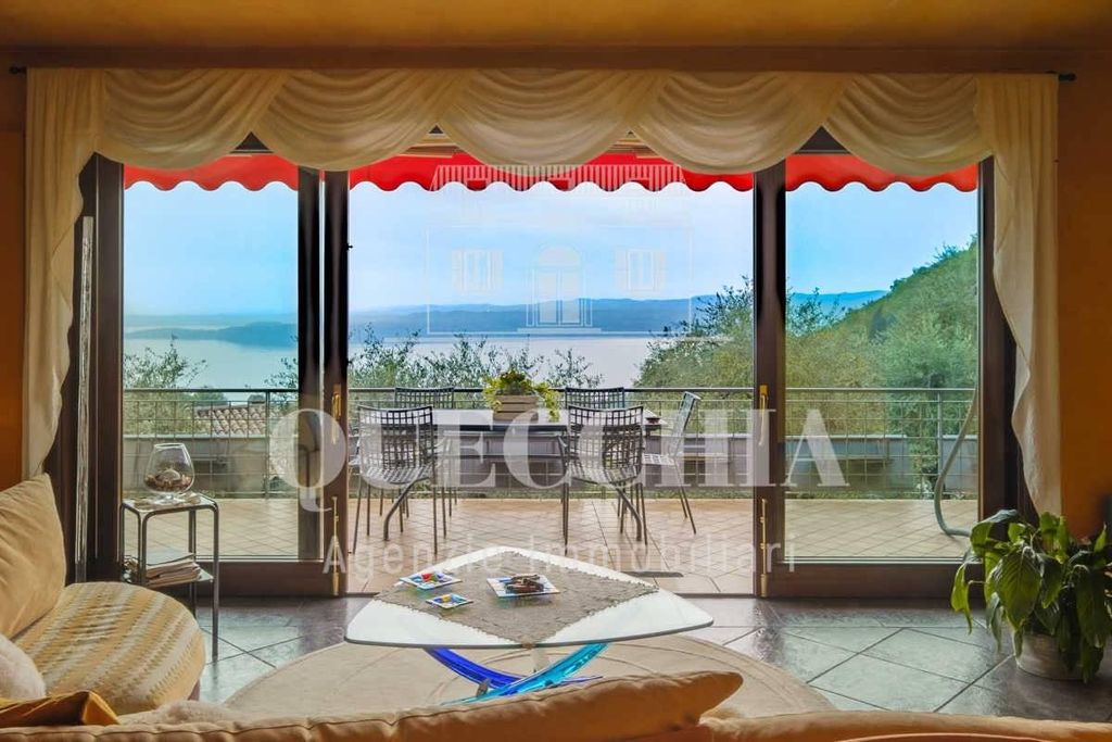 Luxury Villa for sale in Via Belvedere, Gardone Riviera, Lombardy