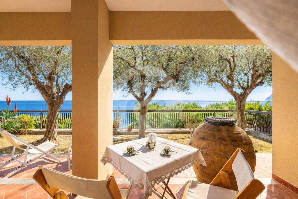 Престижная квартира 100 м2 в продажа Via Concezione, 155, Laigueglia, Provincia di Savona, Liguria