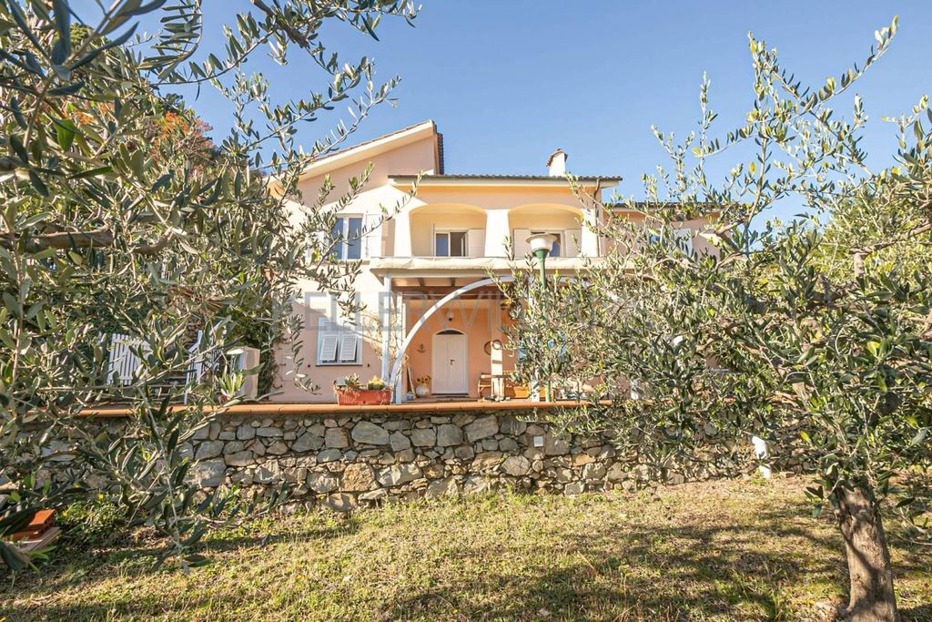 Prestigiosa villa di 340 mq in vendita, Regione Luminella, 27, Noli, Savona, Liguria