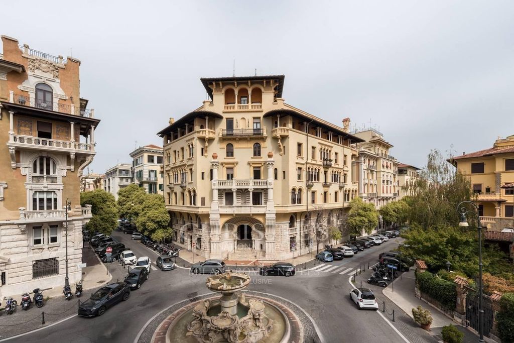Appartamento di lusso di 350 m² in vendita Piazza Mincio, Roma, Lazio