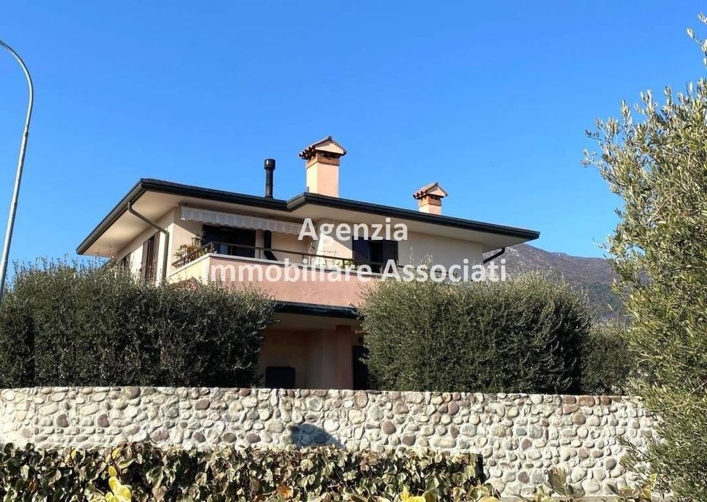 Villa di 300 mq in vendita Bassano del Grappa, Italia 128929115