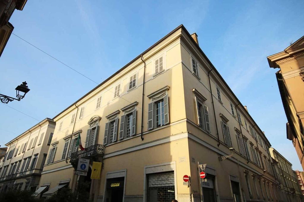 Prestigioso appartamento di 365 m² in vendita Strada Luigi Carlo Farini, Parma, Emilia-Romagna