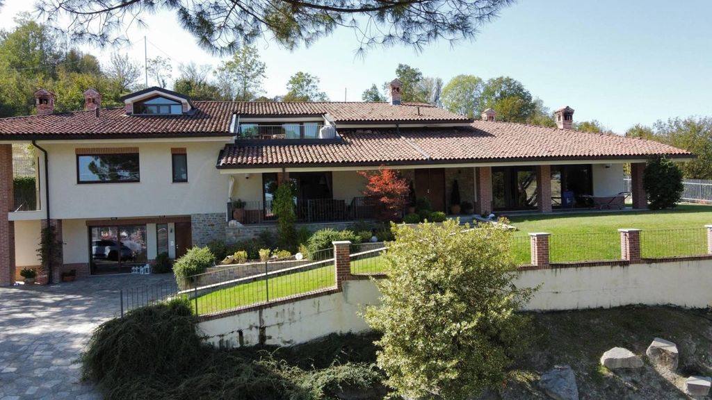 6 bedroom luxury Villa for sale in Strada Bacona, 24, Alba, Provincia