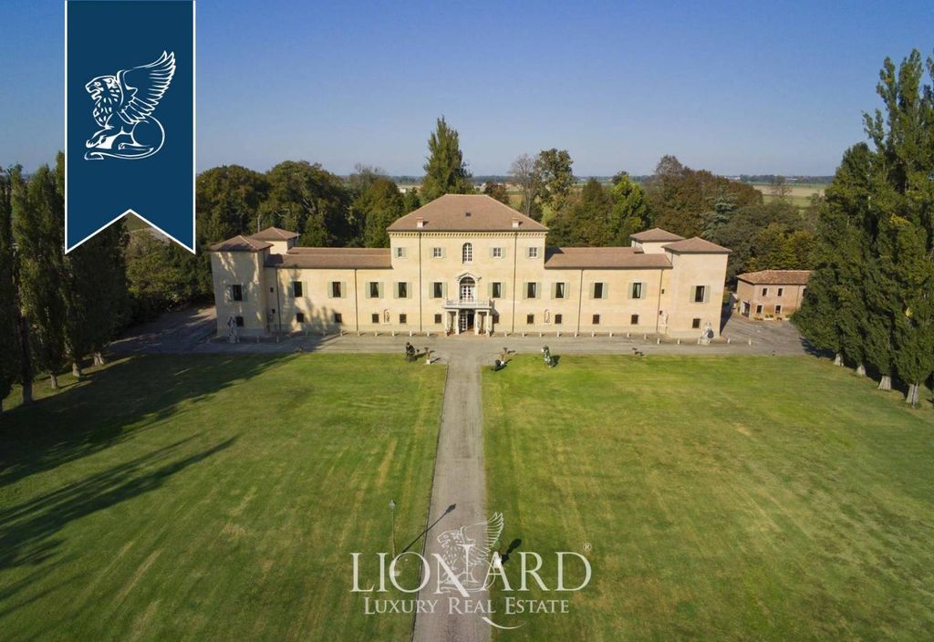 Prestigiosa villa di 4000 mq in vendita, Reggiolo, Emilia-Romagna