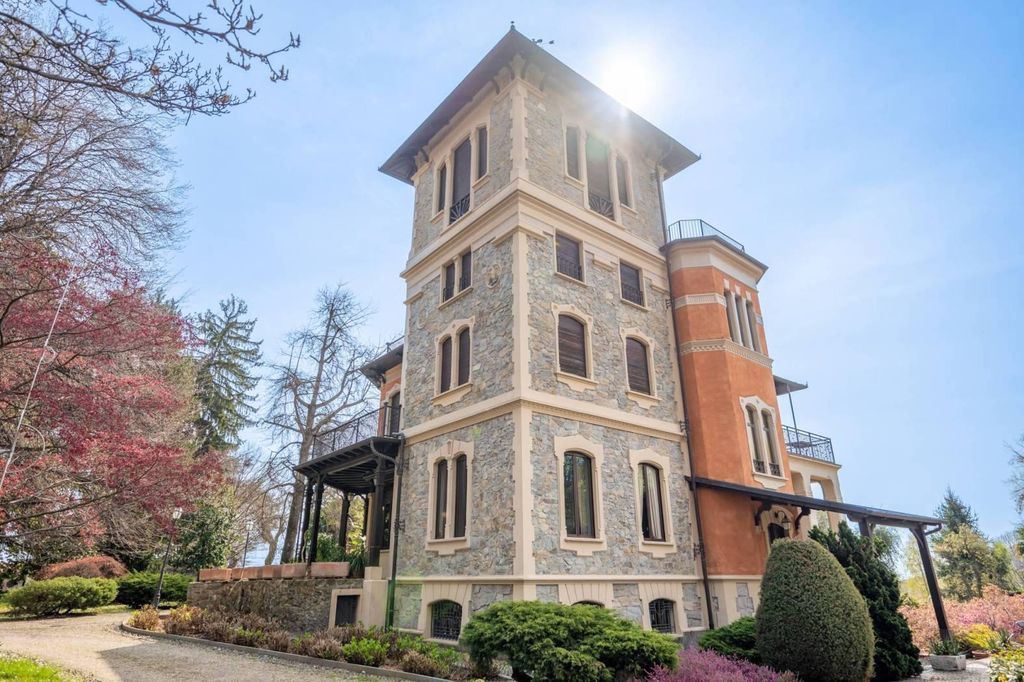 Prestigiosa villa di 895 mq in vendita, Via Camillo Benso di Cavour, Corio, Provincia di Torino, Piemonte