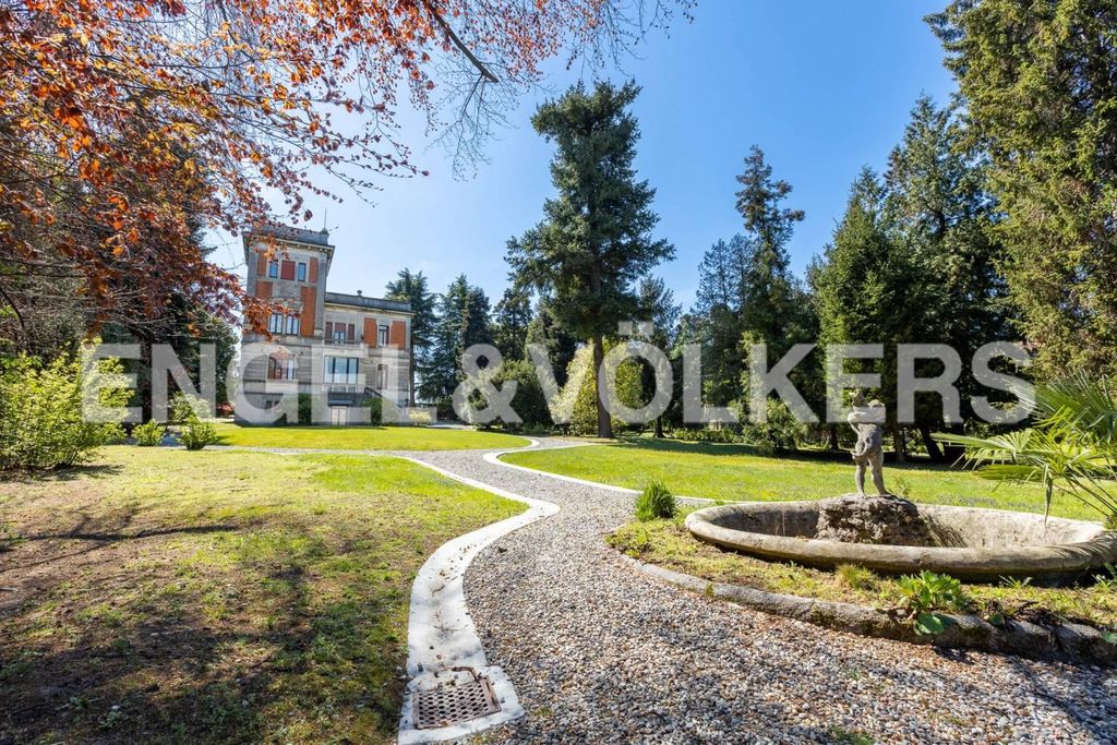 Esclusiva villa di 718 mq in vendita Via 1 Maggio, 38, Castelletto sopra Ticino, Piemonte