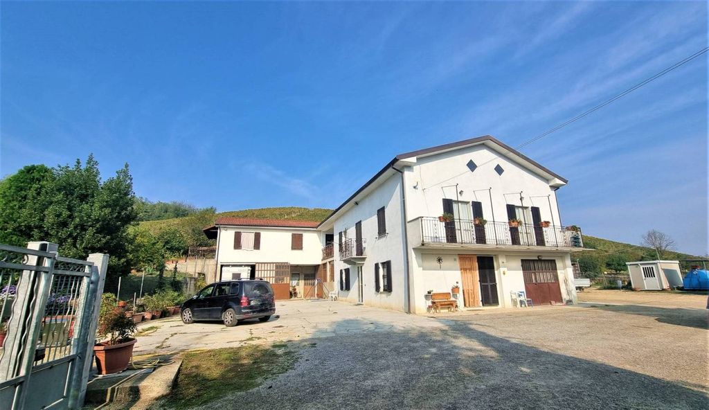 Lussuoso casale in vendita Castelnuovo Calcea, Piemonte