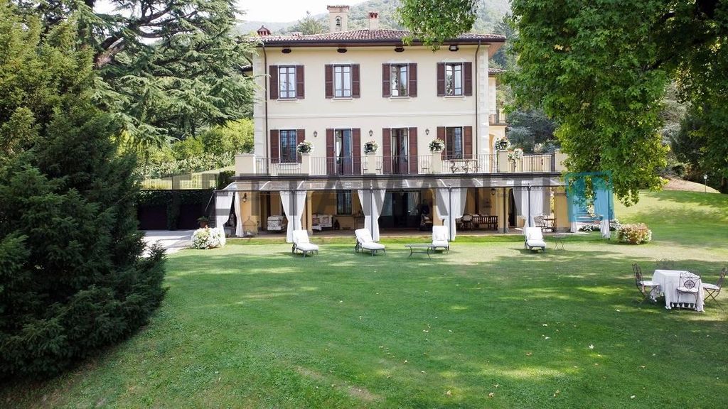 Esclusiva villa di 926 mq in vendita Via Gajum, Canzo, Como, Lombardia