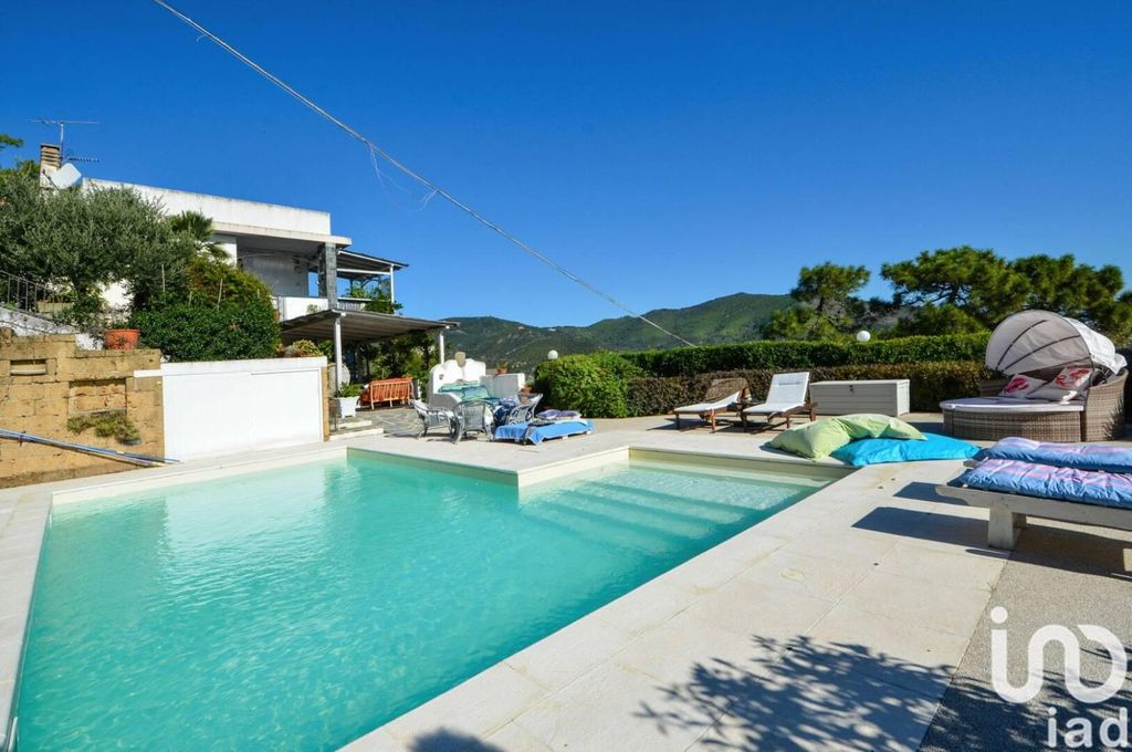 Prestigiosa villa di 300 mq in vendita Località  Torbora, Noli, Savona, Liguria