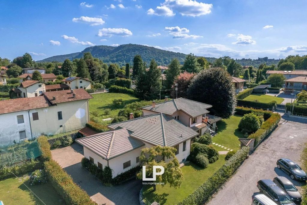 Prestigiosa villa in vendita Via Gabriele D'Annunzio, 49, Travedona Monate, Varese, Lombardia