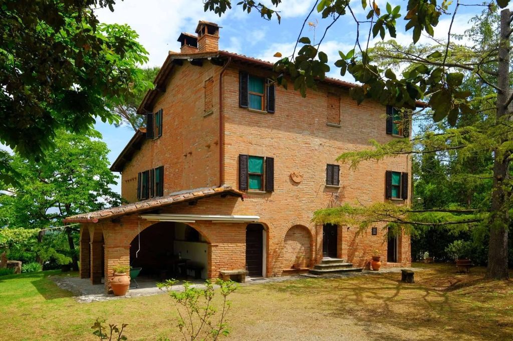 Lussuoso casale in vendita via Canonici, Foiano della Chiana, Arezzo, Toscana
