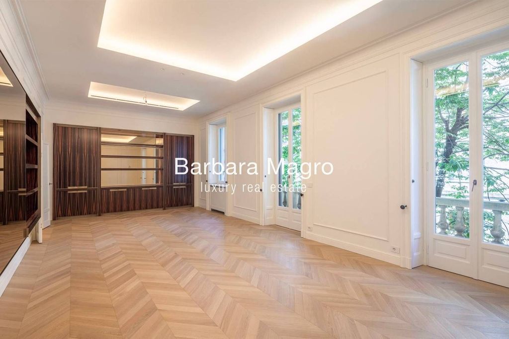 Престижная квартрира в продажа Via Montebello, 24, Милан, Lombardia
