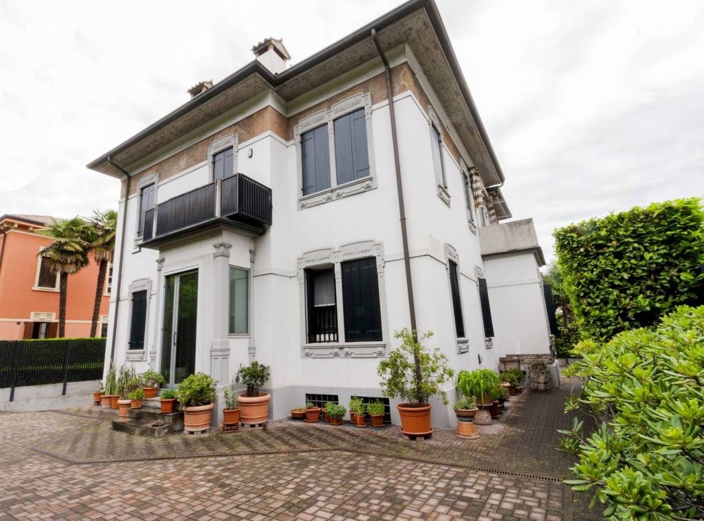 5 bedroom luxury House for sale in Verona, Italy