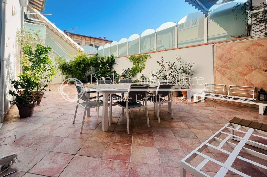 Prestigioso appartamento in vendita Via Francesco Carrara, Viareggio, Toscana