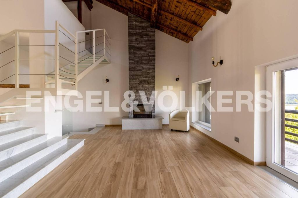 Prestigiosa villa di 316 mq in vendita Via Colle Verde, Varese, Lombardia