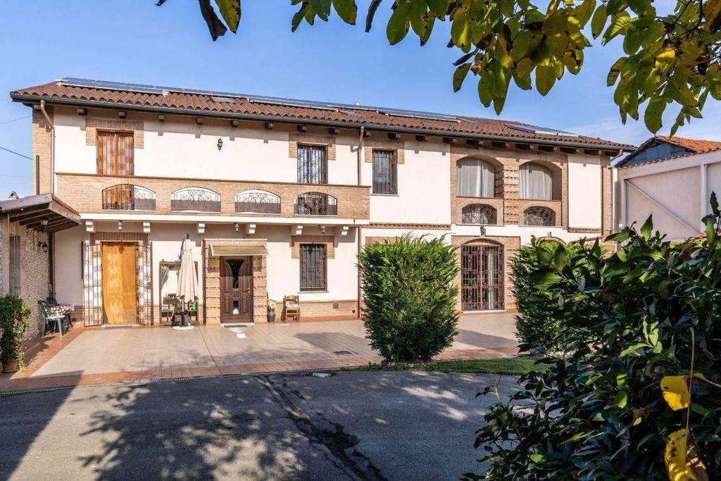 Prestigiosa villa di 601 mq in vendita, Via Maniotto, Carmagnola, Provincia di Torino, Piemonte